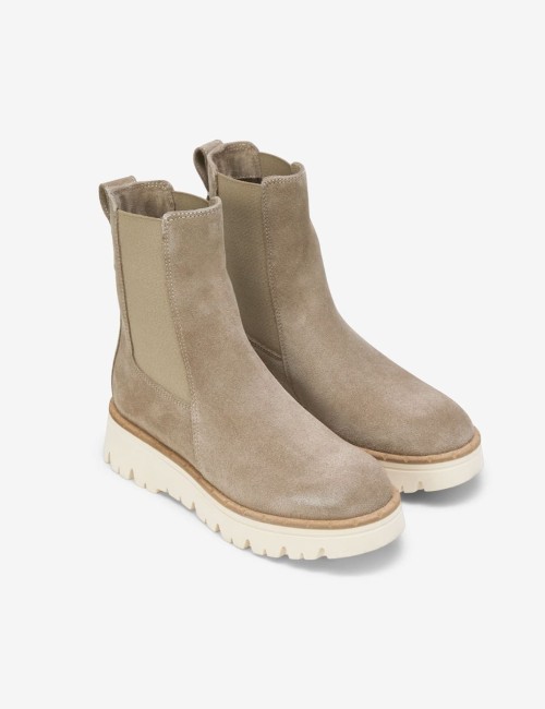 Chelsea Boot With a High Shaft