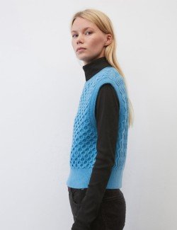 Sleeveless Jumper Cable Knit